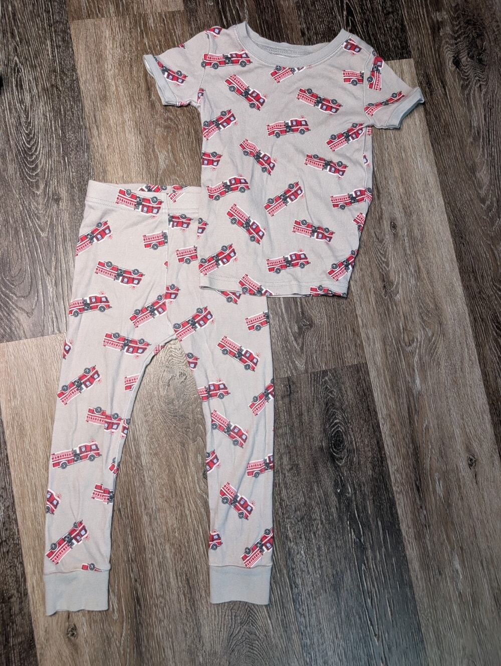 Old Navy Toddler Boy Firetruck Pajama Set Gray Red 3T Short Sleeve